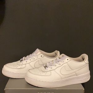 White Nike Air Force 1